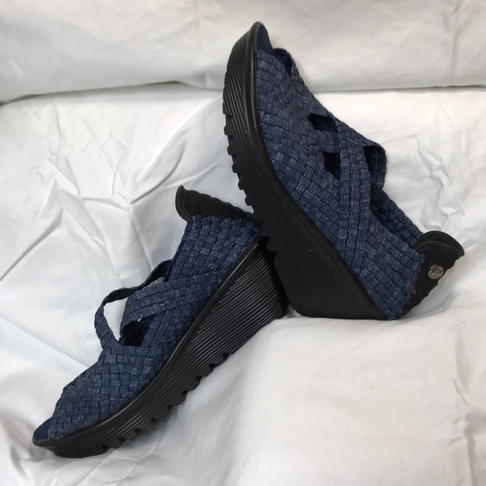 BERNIE MEV.  39, Size 8.  Wedge.  Blue/Black.